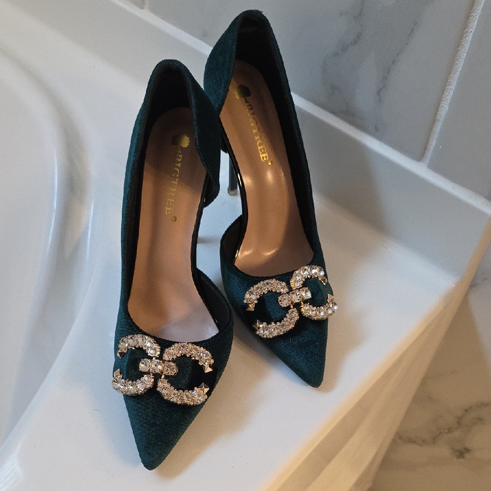 Bigtree- Elegant Green Heels with Crystal Accents SIZE 8